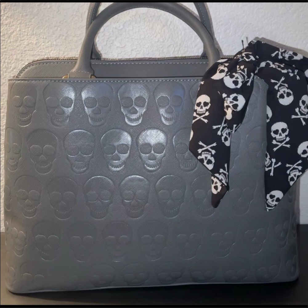 Betsey Johnson skull bag and wallet set - Picture 3 of 4